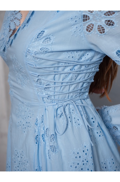 Дамска синя рокля с цветя - изглед 2