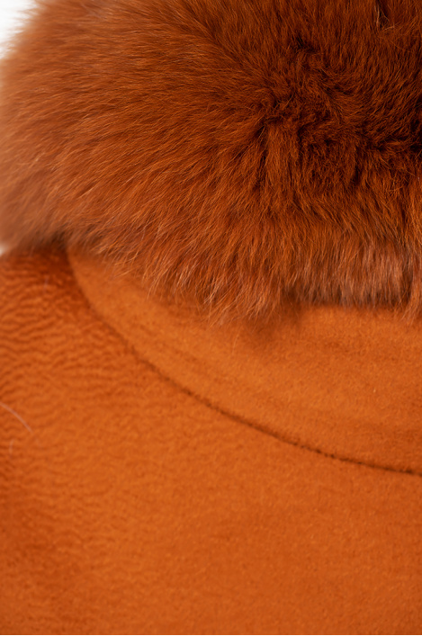 Дамско кашмирано палто с естествен косъм от лисица