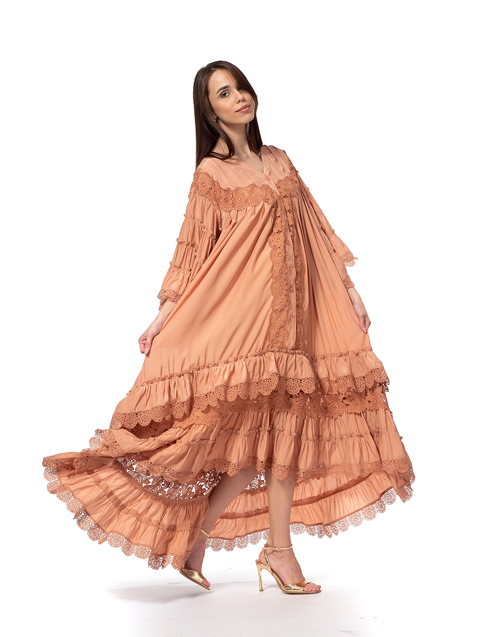 Дамска рокля с дантелени цветя