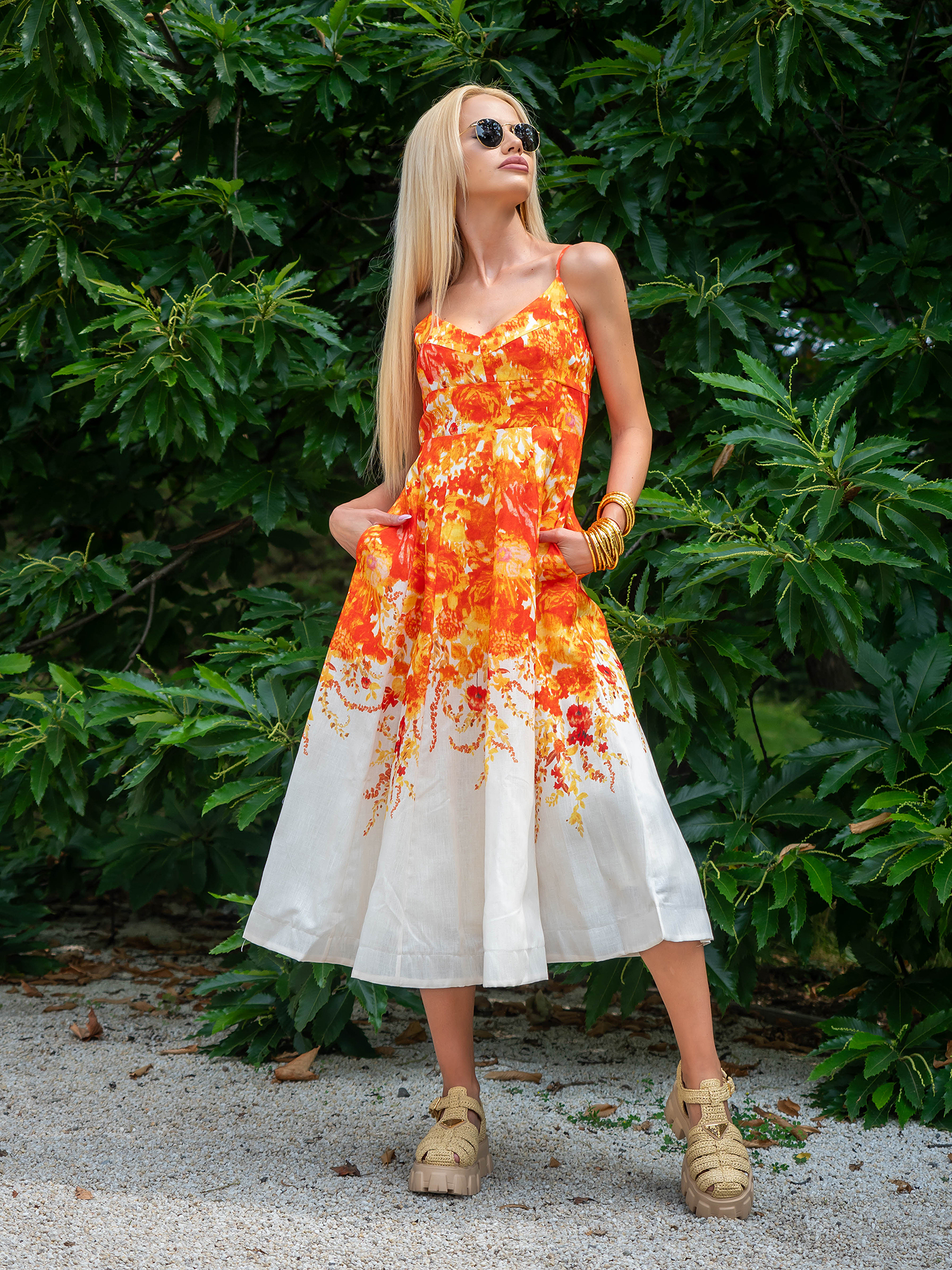 Дамска рокля с оранжеви мотиви